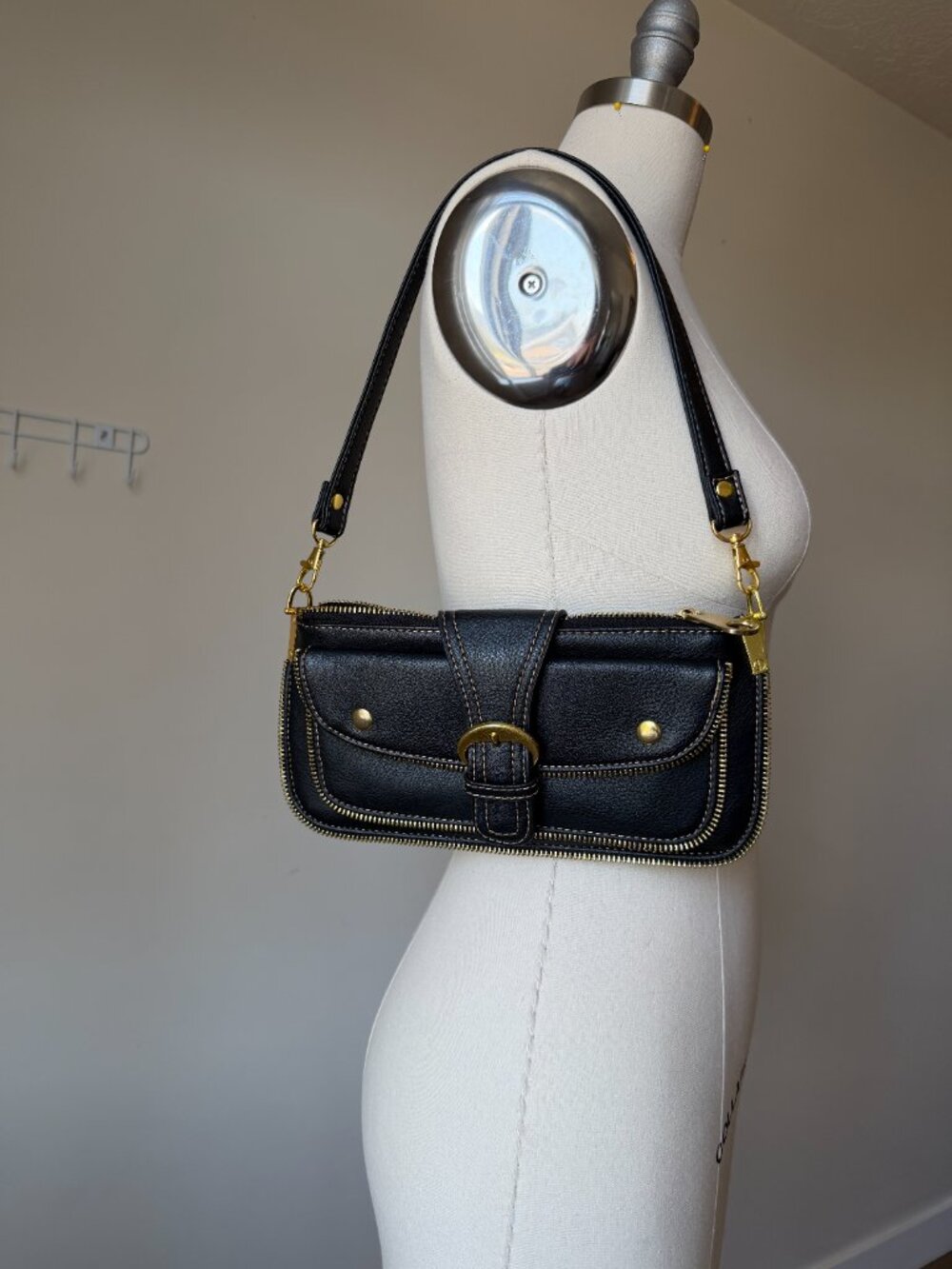 Y2K Black Faux Leather Shoulder Bag | Vintage Zipper Purse | Gold Hardware |